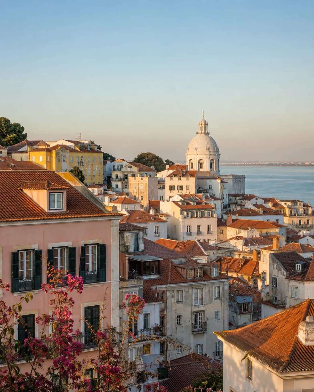 Les toits historiques de Lisbonne face au Tage